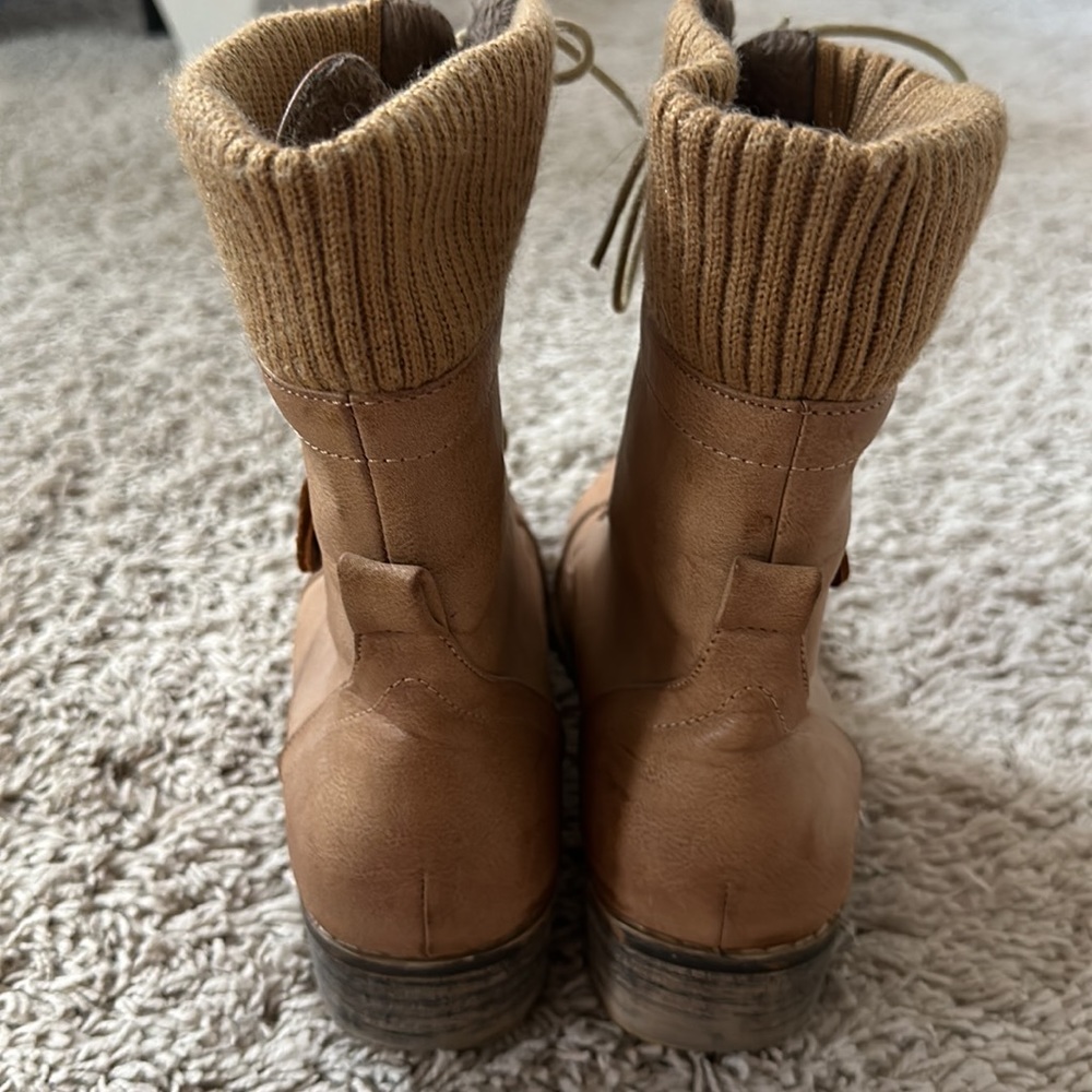 Chase & Chloe light brown lace up booties - size 7.5 - Picture 2 of 3